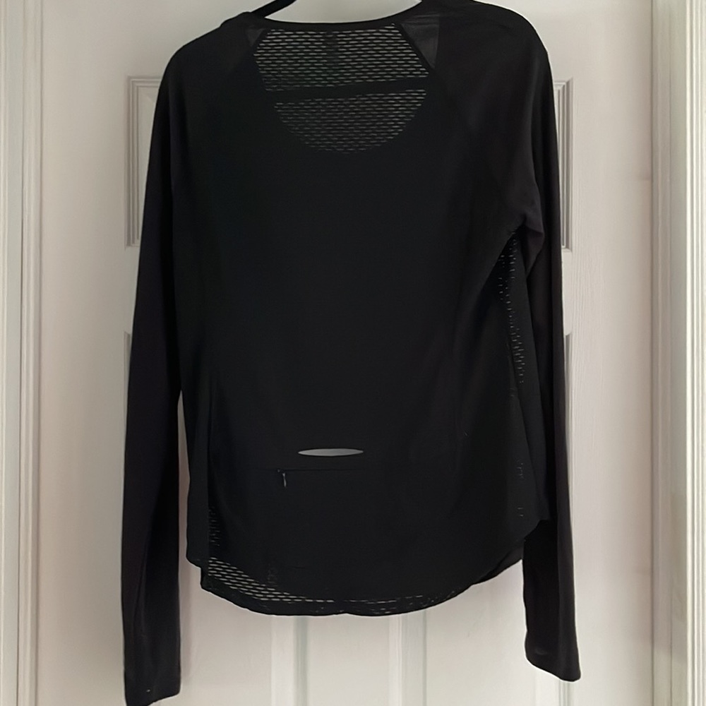 Under Armour long sleeve athletic top size large - Picture 4 of 6